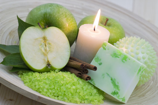 aromatic apple bath