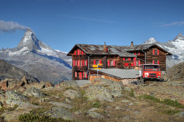Fototapeta na wymiar Fluhalp schronisko, Zermatt, Szwajcaria