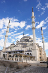 Fototapeta na wymiar Meczet Kocatepe, Ankara - Turcja
