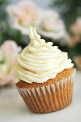 White cup cake