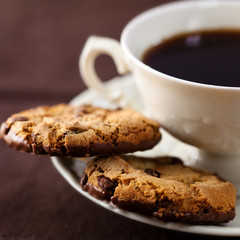 Chocolate chip cookies and a cup of coffee - obrazy, fototapety, plakaty