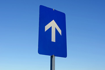 Richtungspfeil Geradeaus