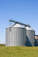 Obraz premium Storage silos for agricultural products, in the countyside