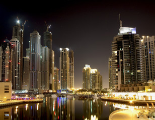 Naklejka na ściany i meble Dubai Marina w nocy