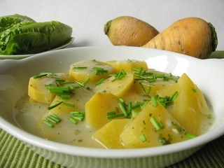 Gemüse aus Herbstrüben in Kräutersauce