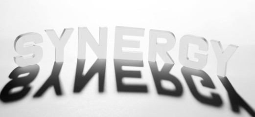 synergy concept mot synergie ombre et lumière