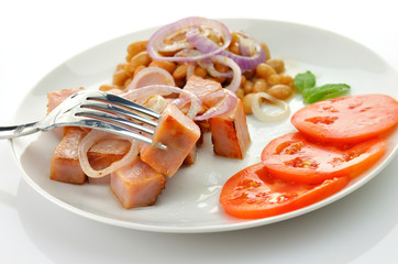 ham with beans and tomatoes