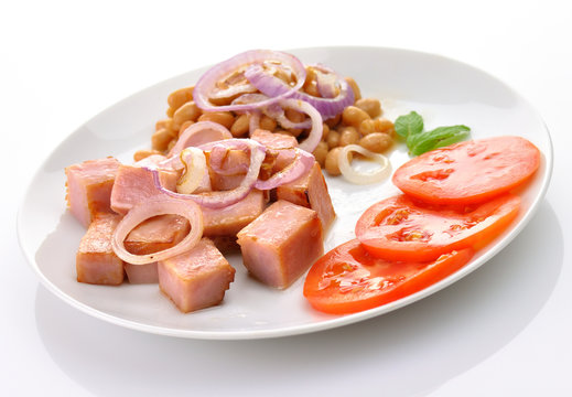 ham with beans and tomatoes