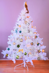 Weißer Weihnachtsbaum - 28032359