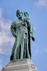 Fototapeta na wymiar posąg świętego Józefa Montrealu