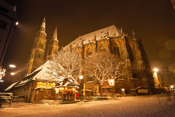 St. Sebald Kirche Nachts im Schnee