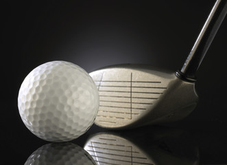 Golfball mit Driver