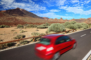 Naklejka premium Car in beautiful landscape
