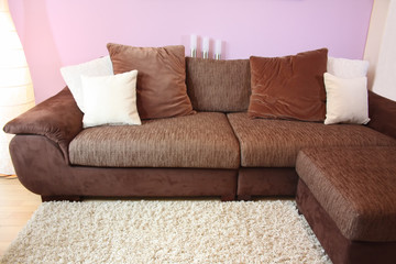 XXL-Panorama von Wohnlandschaft mit großer Couch