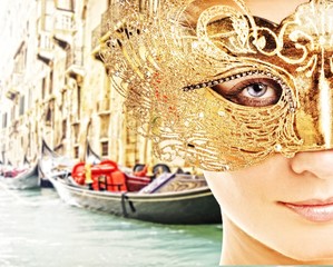 Obraz na płótnie Canvas Traditional Venice gandola ride