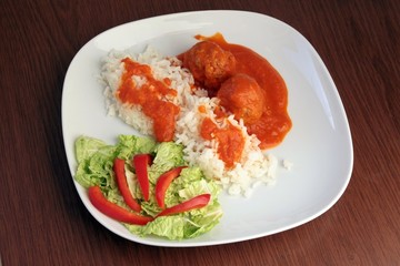 forcemeat balls with rice,tomato sauce and salad