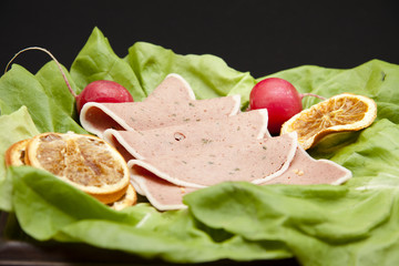 Pastete mit getrocknete Zitrone