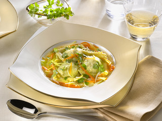 raviolis dans un bouillon de seitan