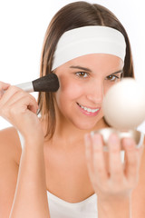 Make-up skin care - woman apply powder