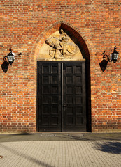 wejście do gotyckiego kościoła © GKor