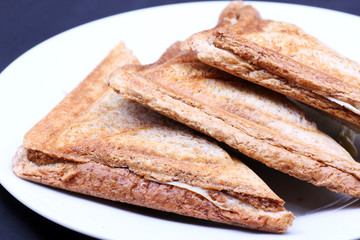 belegtes brot im sandwichmaker gemacht