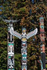 Papier Peint photo autocollant Indiens En forme de totem dans le parc Stanley, BC Canada