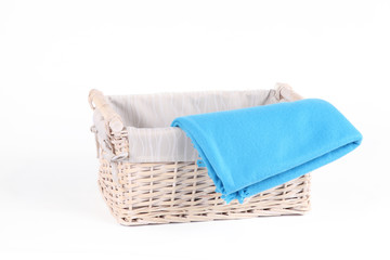 panier à linge et plaid en polaire