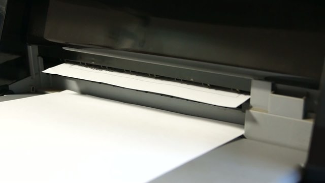 Im B&uuml;ro Rechnung ausdrucken
