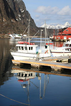 Fishingboat mirroring
