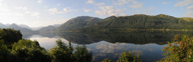 Fototapeta na wymiar Loch Duich, Schottland Panorama