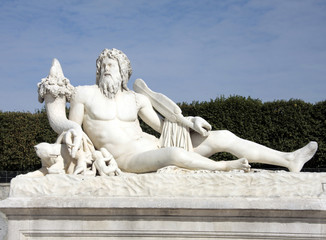 Statue d'un homme, Les Tuileries, Paris