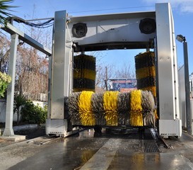 Auto sotto le spazzole