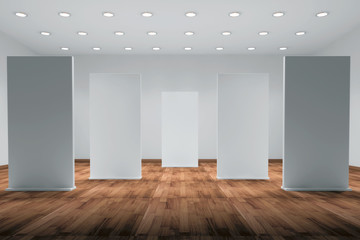 Interno vuoto con tele