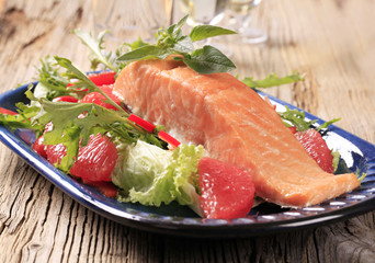 Salmon fillet and salad