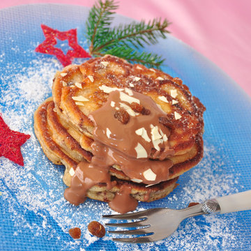Pfannkuchen mit &Auml;pfeln und Rosinen