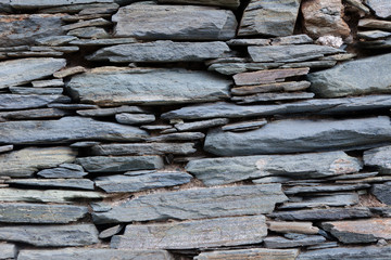 Mur en pierre d'ardoise