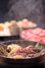 スキヤキと湯気