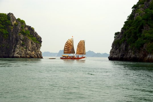 Jonque sur la Baie de Ha Long