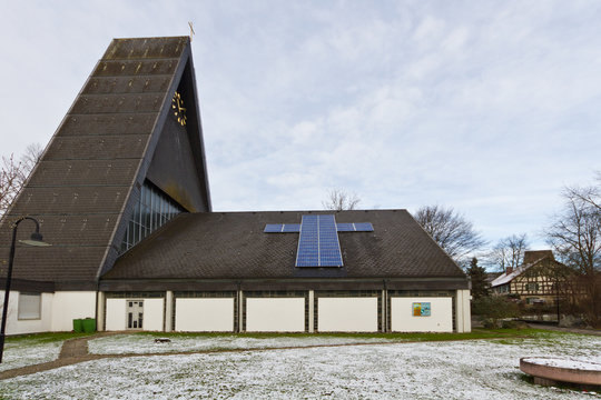 Heiliger Strom, Sonnenenergie auf Kirchendach
