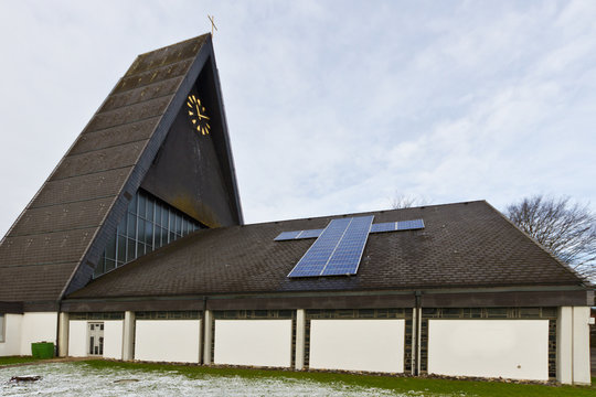 Heiliger Strom, Sonnenenergie auf Kirchendach