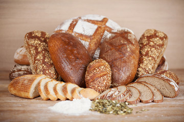 arrangement aus verschiedenen broten