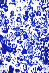 Handabdrücke blau