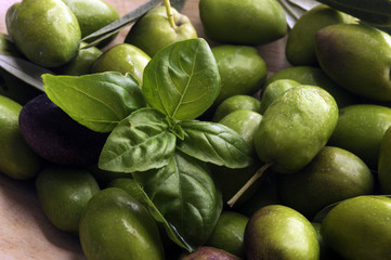 Las aceitunas y la albahaca