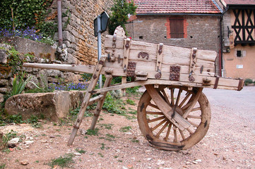 Obraz premium brouette médiévale à Chateauneuf, Bourgogne