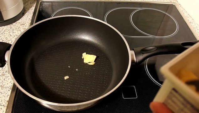Spiegelei braten