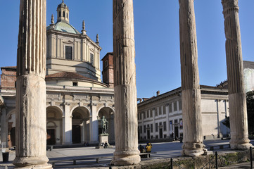 Obraz premium san lorenzo and arcade, milan