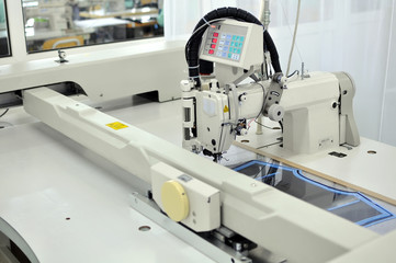 Automatic sewing machine