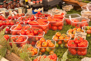 Etal de tomates italiennes
