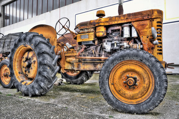 Obraz premium vecchio trattore