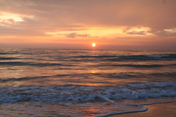 Fototapeta na wymiar Zachód słońca na Atlantyku